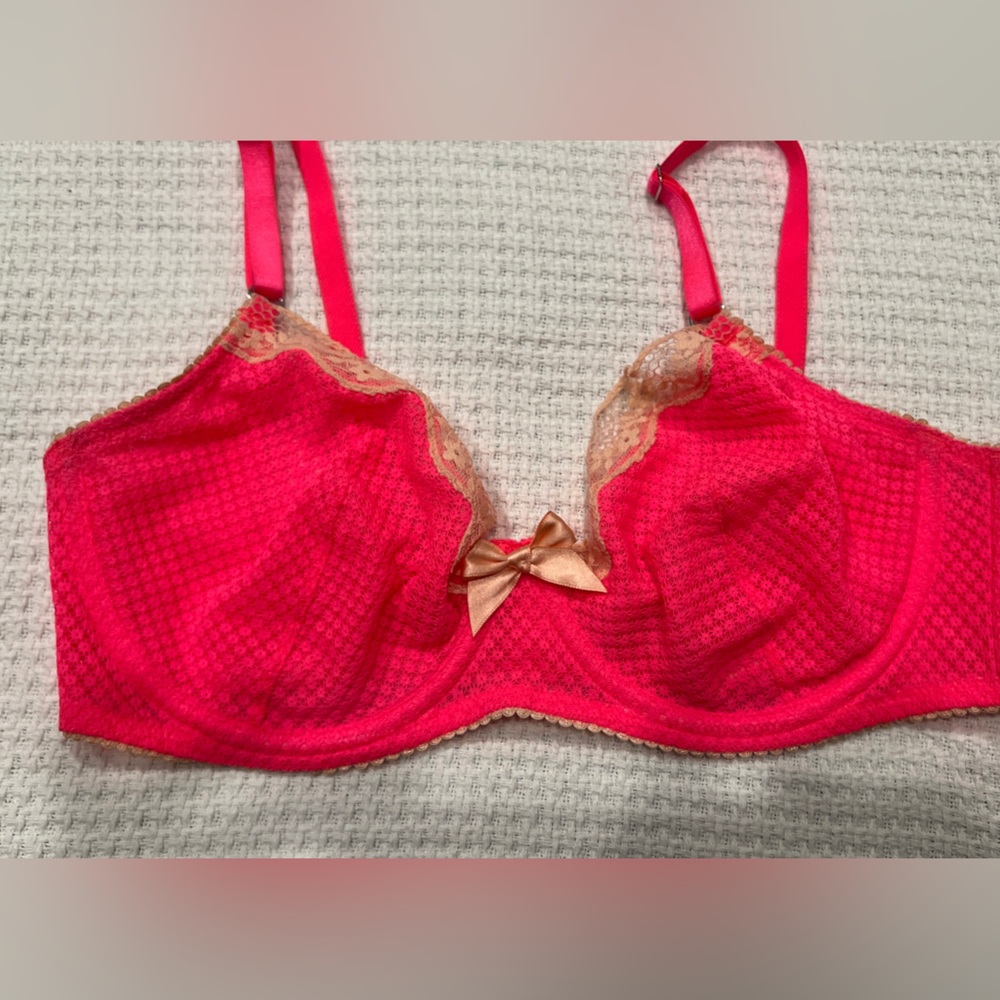 Victoria Secret 36D Hot Pink Underwire Bra